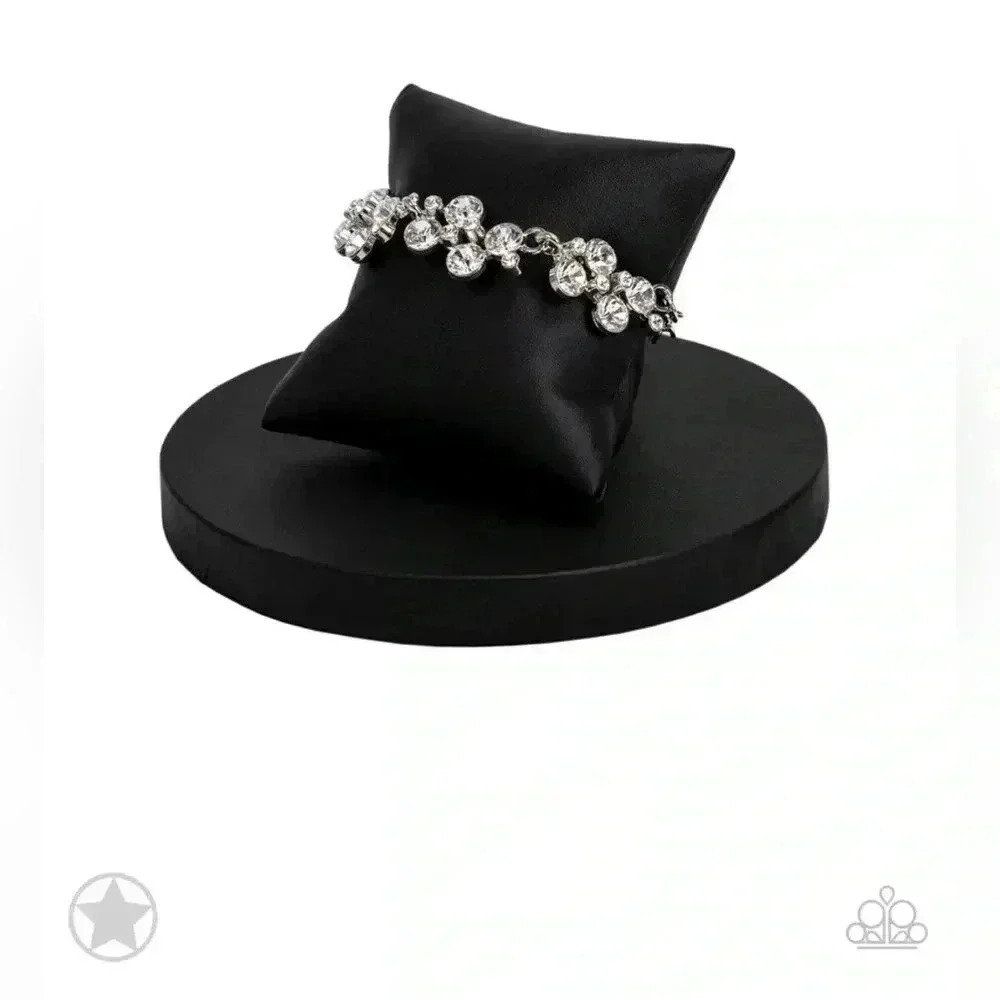 Old Hollywood Bracelet - Picture 2 of 3